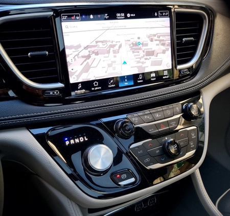 Chrysler Pacifica cena 229900 przebieg: 28700, rok produkcji 2022 z Gostyń małe 326
